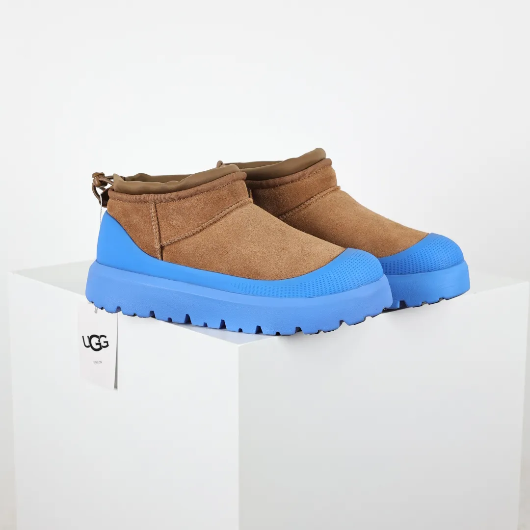 Copy price 💰700 Core recommendation Good price It is a very suitable choice for home furnishings. In recent years, uug has launched a series of styles, which are partial to the preferences of young consumers and have also moved to the forefront of fashion trends. Shoe body material: water-repellent coated suede upper, 17mm UGGPURE™ implantable wool insole, lightweight non-slip and comfortable rubber outsole, with brand LOGO and trademark. Comes with a full set of packaging. Size: 35 36 37 38 3940 41 42 43 44 45